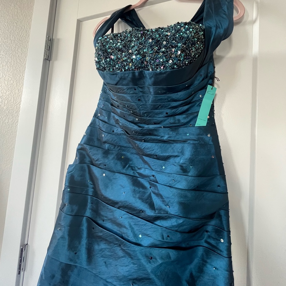 Party dress - Picture 3 of 5